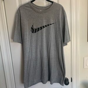 Nike Men's Heather Gray Short Sleeve Tee